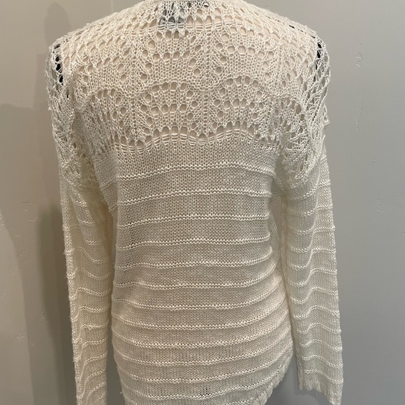 American Rag knitted top. Size Small. EUC. Perfect for Spring. - Picture 2 of 3
